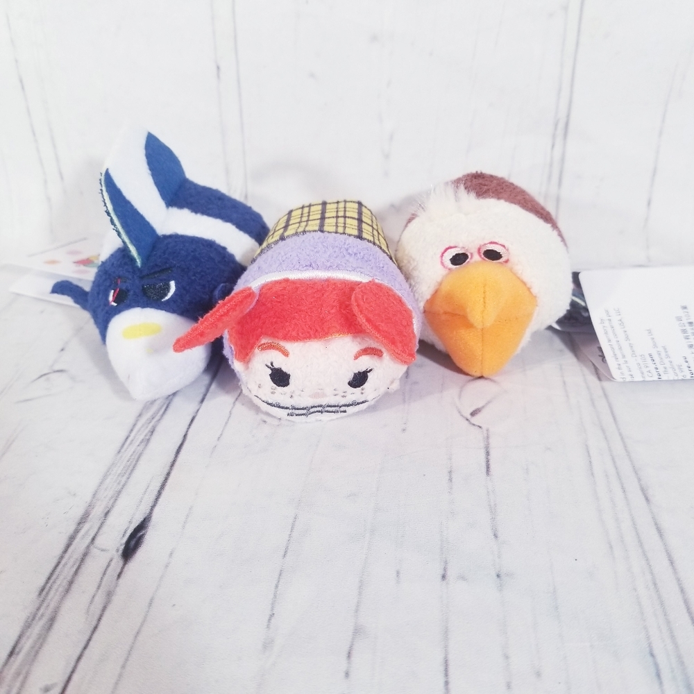 Disney Mini Tsum Tsum Finding Nemo Nigel lot 3